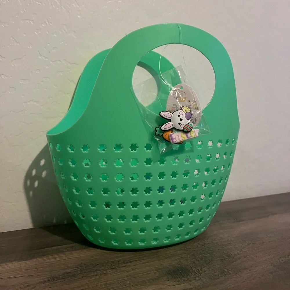 Target Bullseyes Playground Silicone Easter Basket with 2 Set of Charms -Green